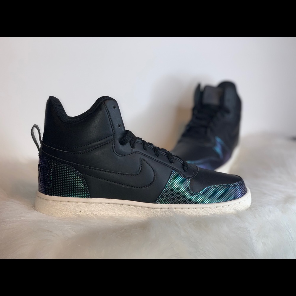 Nike Court Borough Mid SE